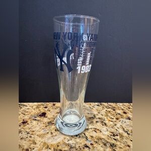 MLB: New York Yankees 16 oz Glass one Pilsner
